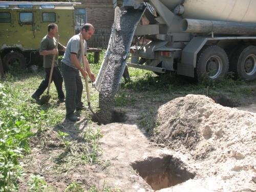 2012 Заливання стовпів фундаменту