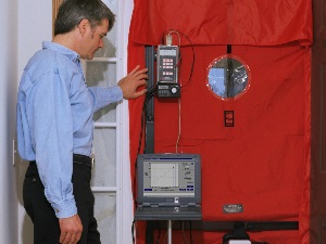 тест на повітропроникність будинку