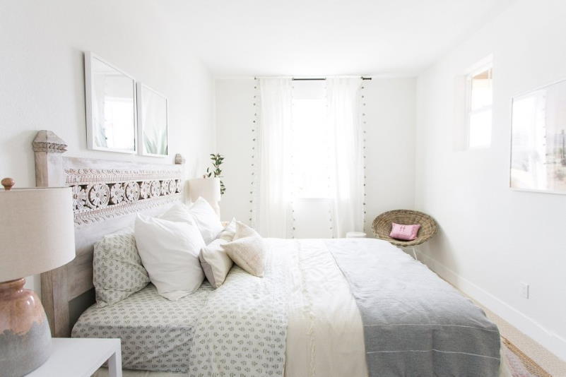 спальня в скандинавському стилі будинку 145 м2