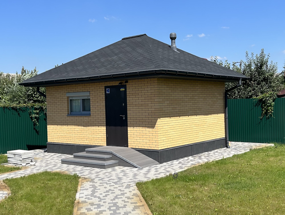 Головний фасад