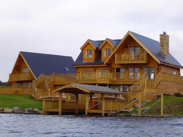 Дерев'яний будинок.