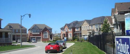 Один з районів Торонто що складається з каркасних будинків