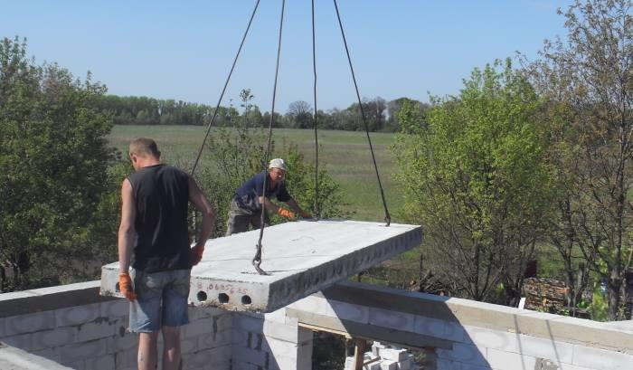 укладання панелей перекриття