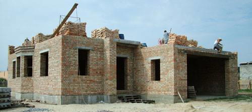 Стіни споруджені з цегли, бетону чи піноблоків