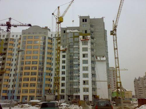 Багатоповерхівка споруджені з цегли, бетону чи піноблоків