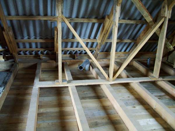 Побудувати каркасний будинок. Можна закладати утеплювач