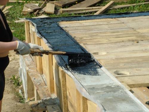 Наноситься праймер в один шар бажано на суху поверхню