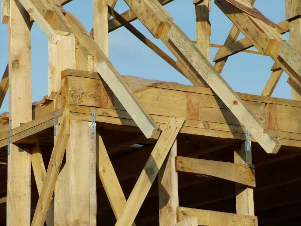 Організація звисів покрівлі