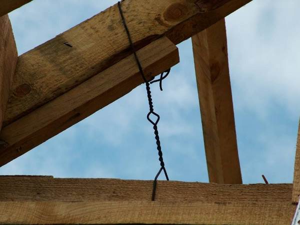 Кріплення покрівлі до балок перекриття