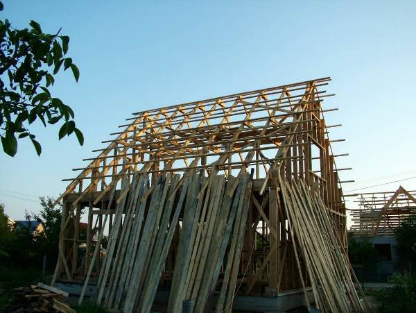 Підготовка дощок для підшивки звисів покрівлі