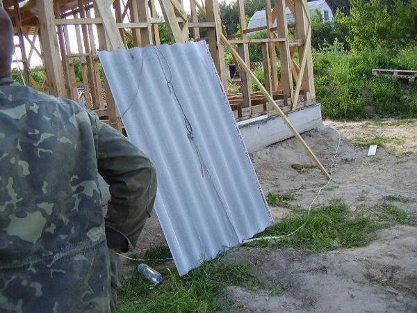 Шифера для укладання на даху каркасного будинку