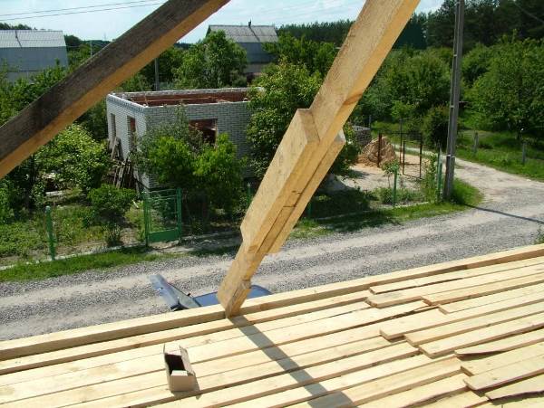 будівництво каркасного будинку. Кріпимо крокви