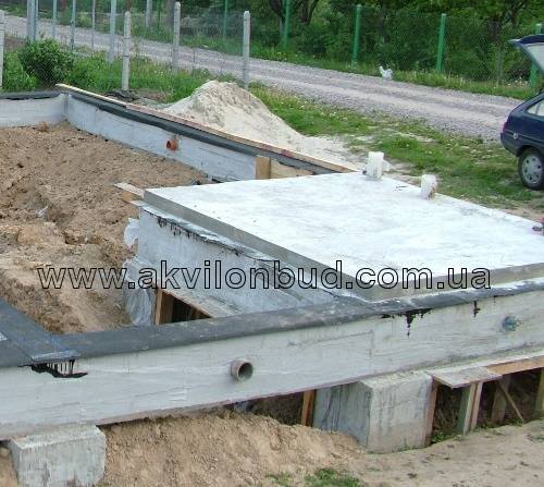 Бетон необхідно відразу накрити плівкою