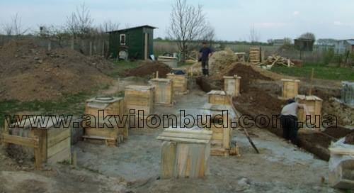 побудувати будинок недорого київ. Уривка траншей під водопровід