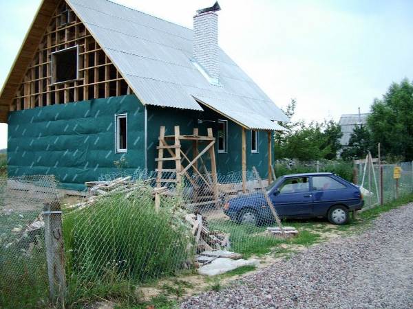 приватні будинки. Обшивка фасаду вітрозахистом