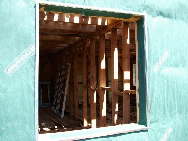 Будівництво приватного будинку. Обромленіе укосу