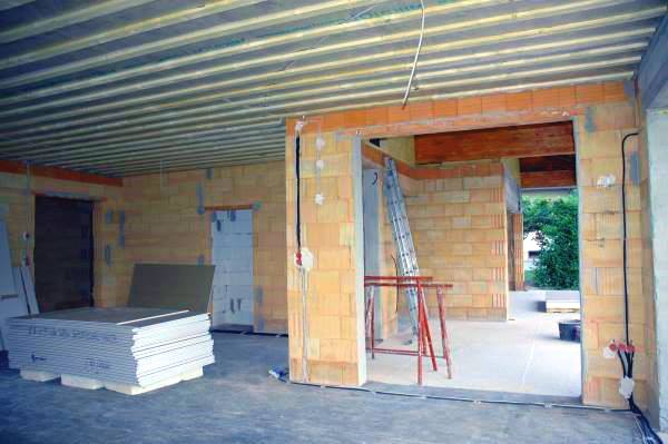 Привезли гипсокартон для потолка