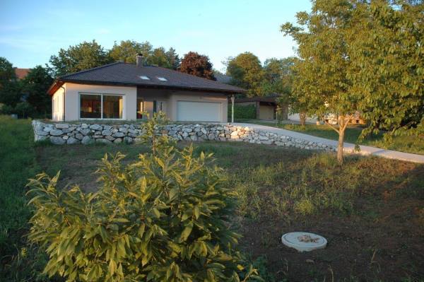 Вот что получилось после утепления стен и нанесения декоративной штукатурки